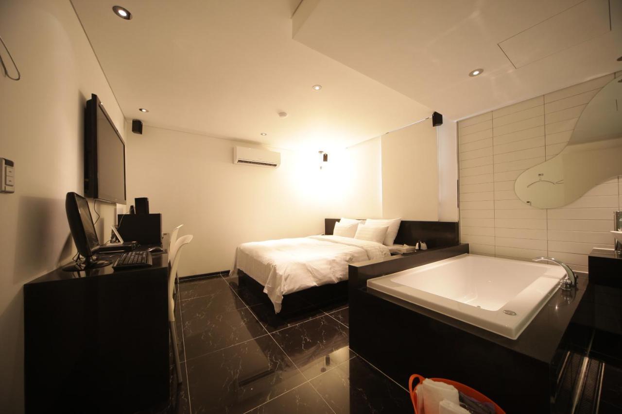 Hotel Pop Jongno Seoul Bagian luar foto