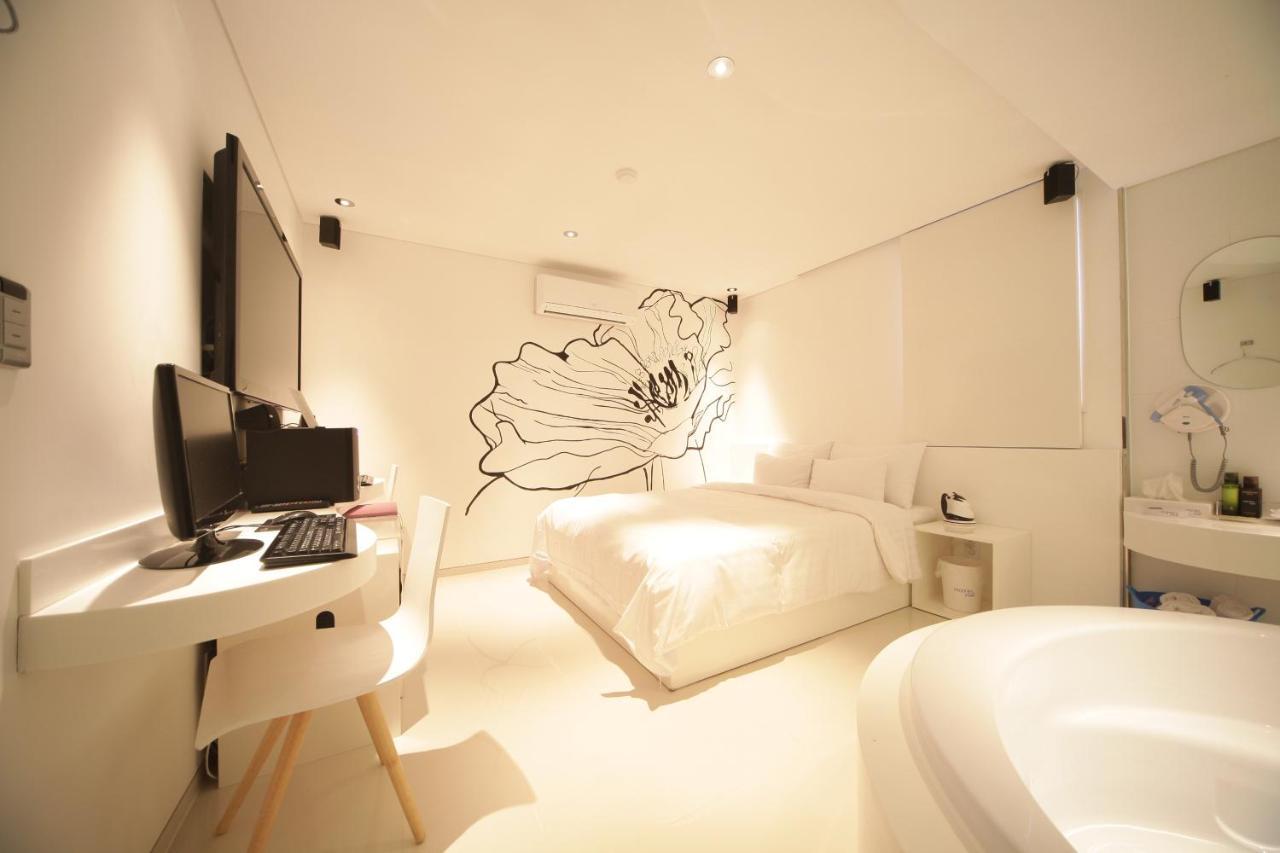 Hotel Pop Jongno Seoul Bagian luar foto