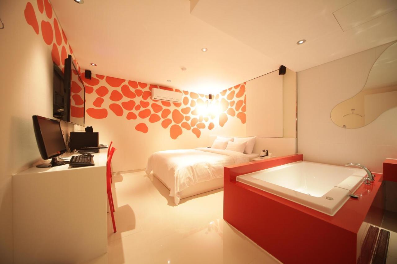 Hotel Pop Jongno Seoul Bagian luar foto