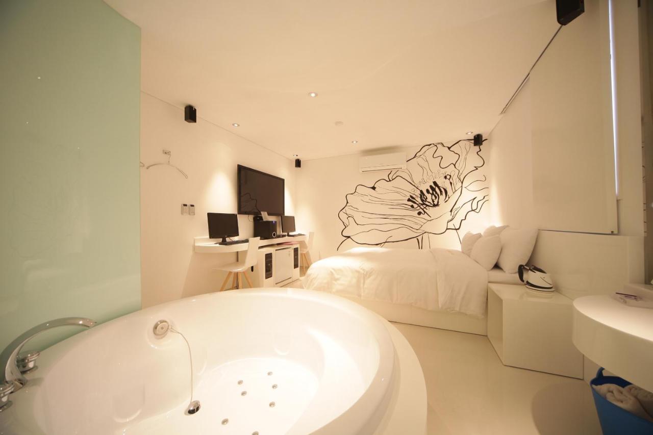 Hotel Pop Jongno Seoul Bagian luar foto