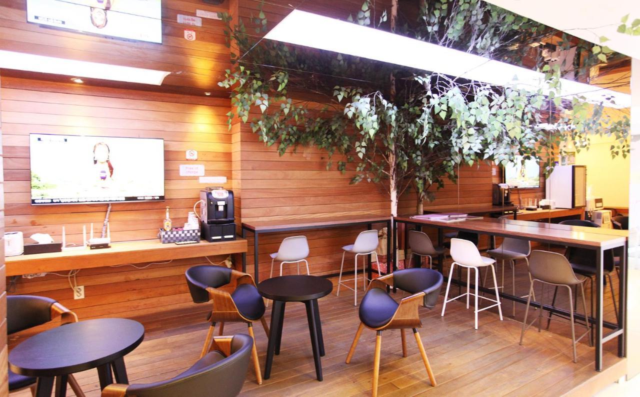 Hotel Pop Jongno Seoul Bagian luar foto