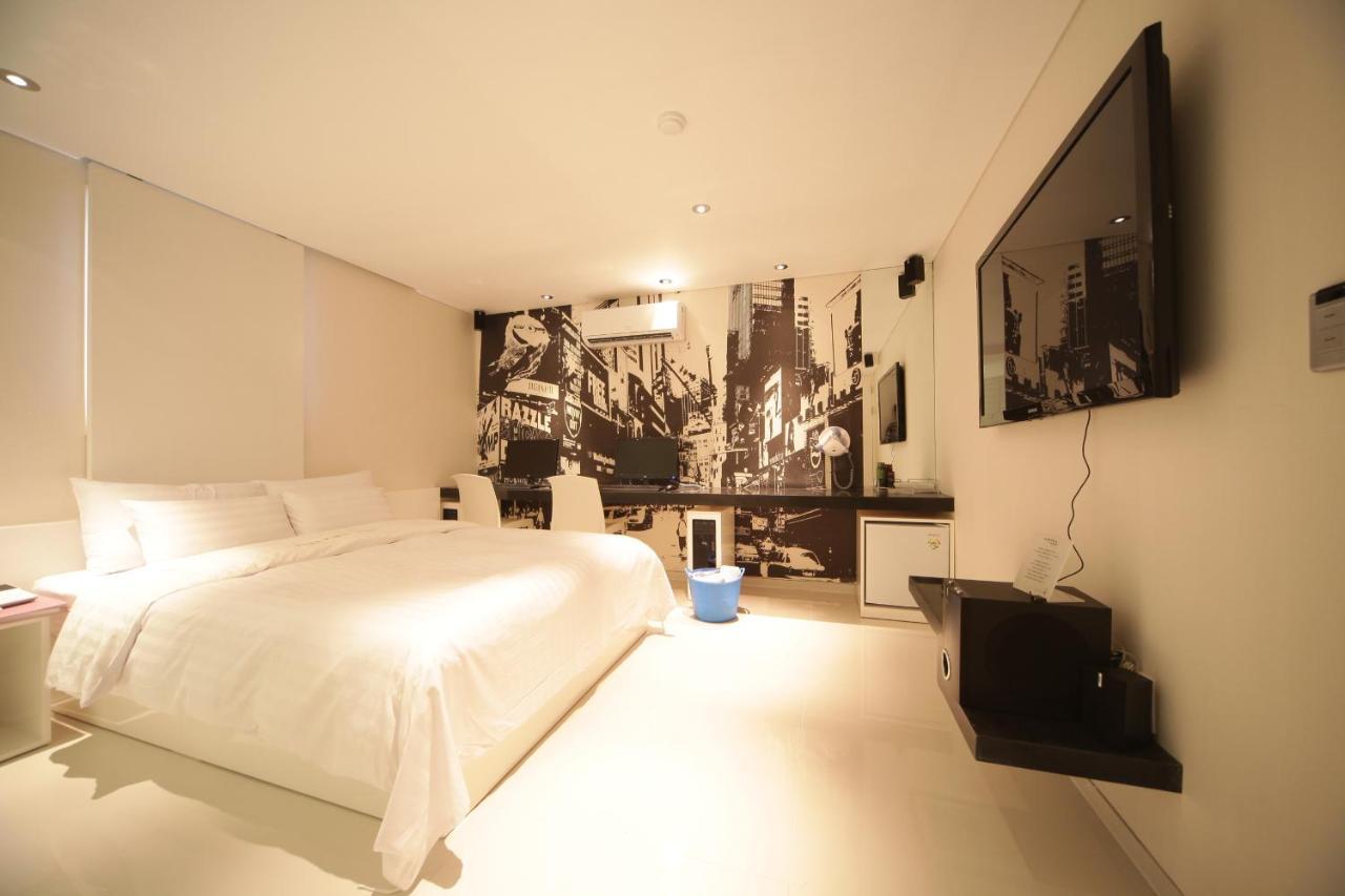 Hotel Pop Jongno Seoul Bagian luar foto